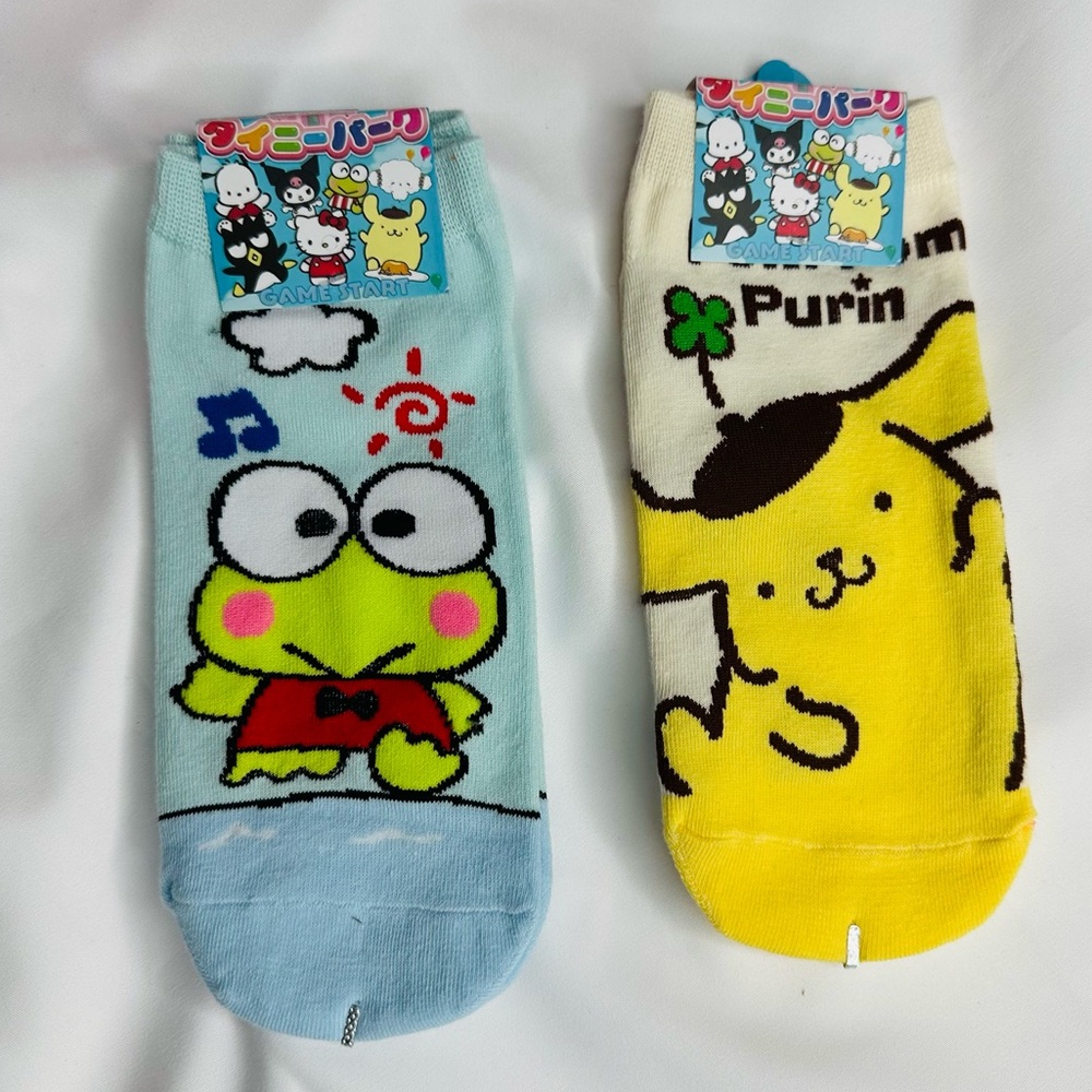 Sanrio Comfortable And Versatile Women's Short 2 Socks Bundle